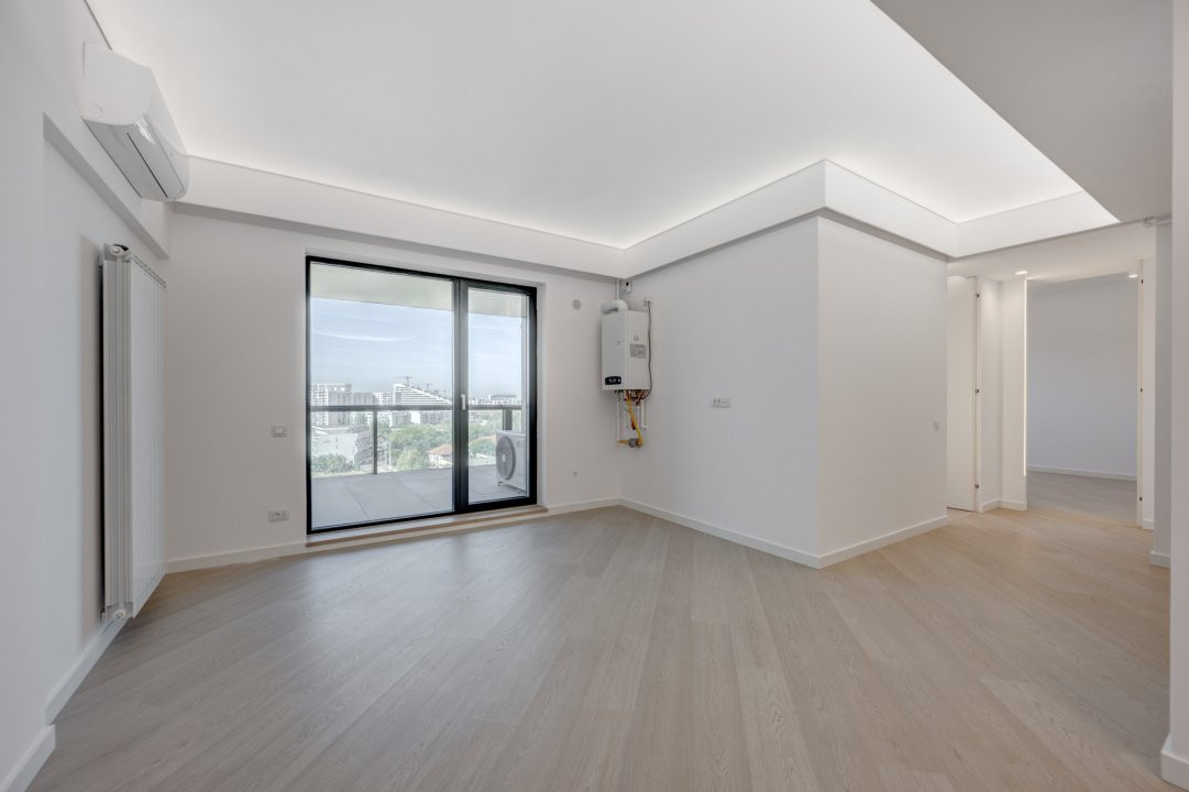 Apusul de la ultimul etaj din Cortina North | 3 camere | 76.7 mp