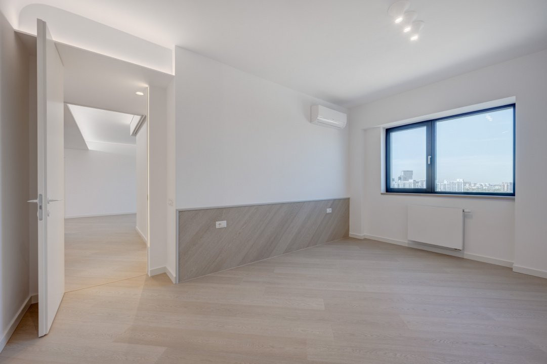 Apusul de la ultimul etaj din Cortina North | 3 camere | 76.7 mp