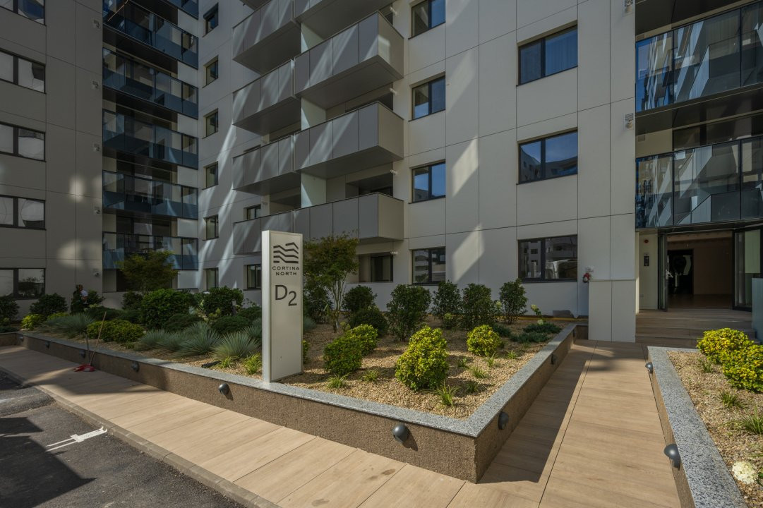 Apusul de la ultimul etaj din Cortina North | 3 camere | 76.7 mp