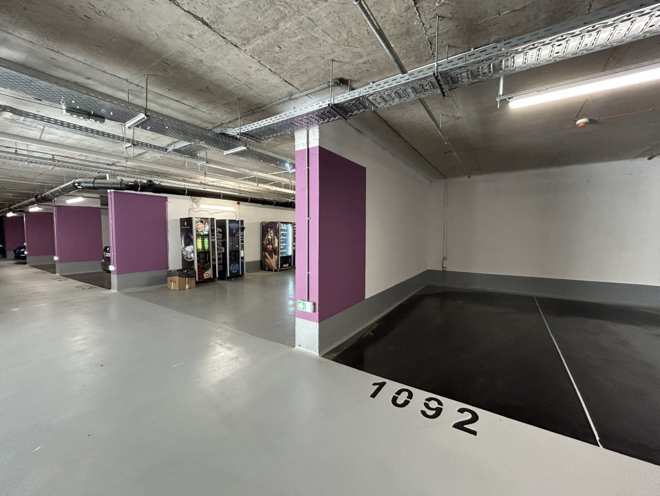 Apusul de la ultimul etaj din Cortina North | 3 camere | 76.7 mp