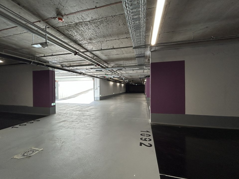 Apusul de la ultimul etaj din Cortina North | 3 camere | 76.7 mp