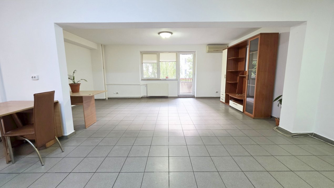 Intr-adevar unic. Apartament cu 3 camere, peste 90 mp, Cernauti