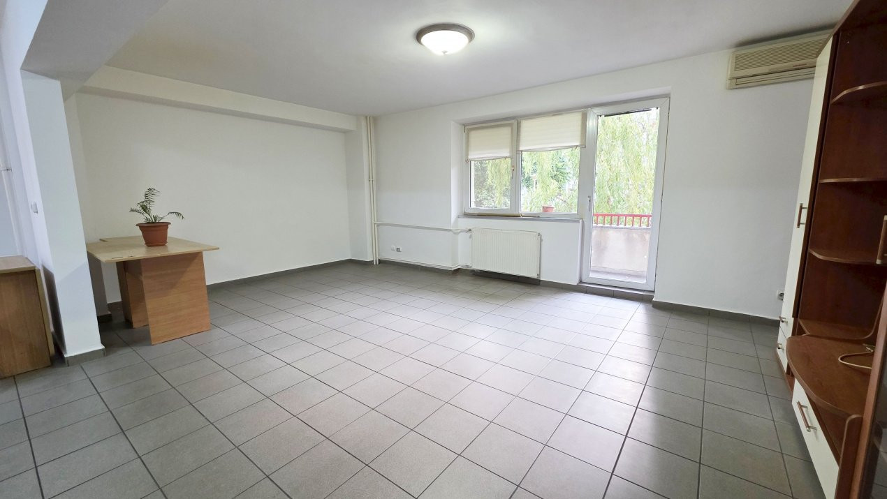 Intr-adevar unic. Apartament cu 3 camere, peste 90 mp, Cernauti