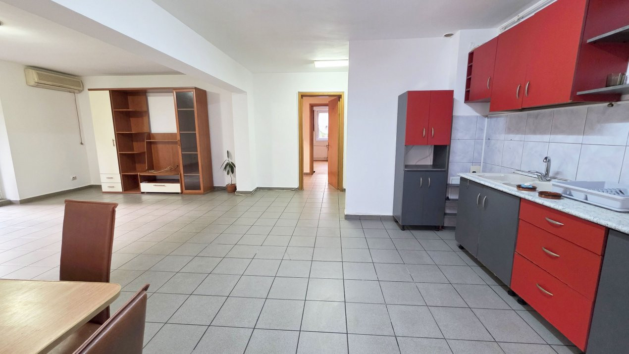 Intr-adevar unic. Apartament cu 3 camere, peste 90 mp, Cernauti
