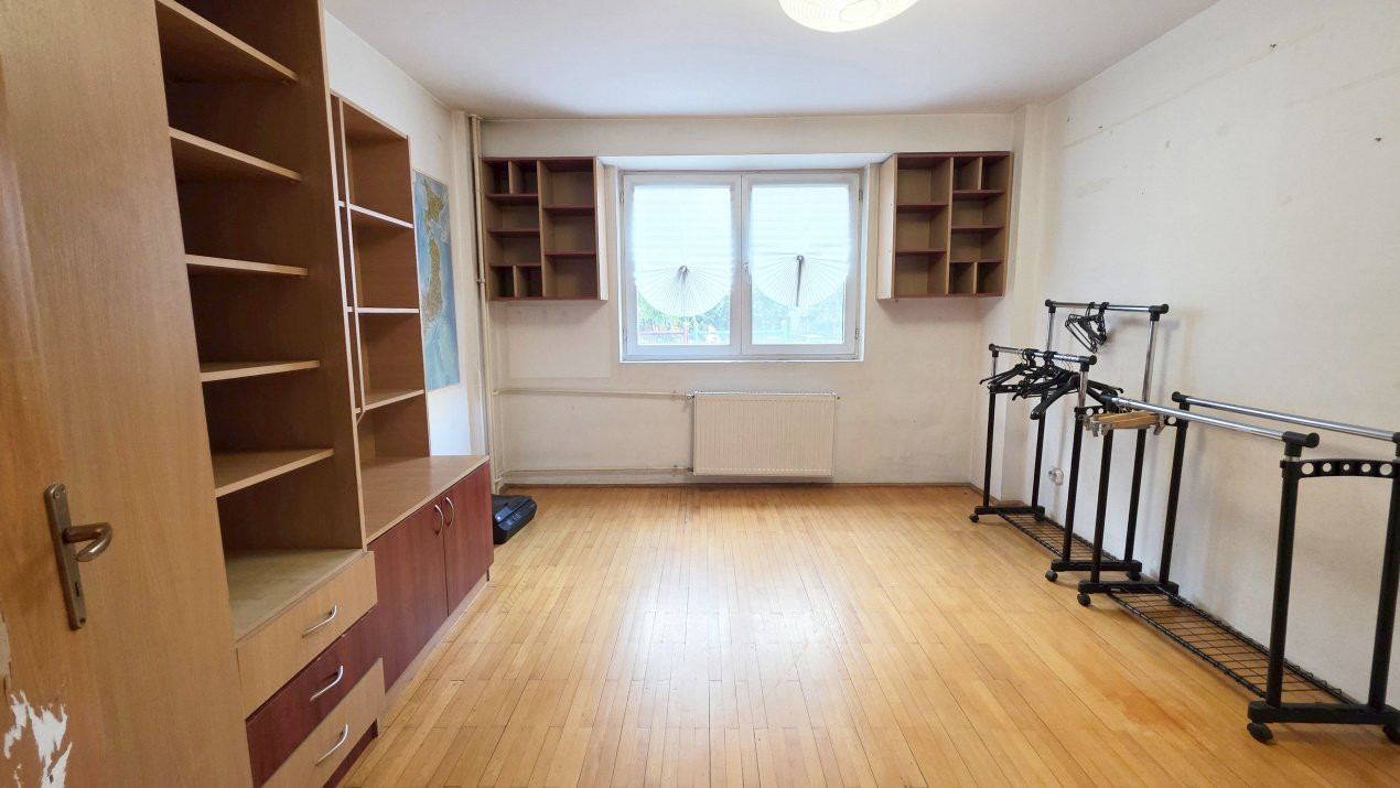 Intr-adevar unic. Apartament cu 3 camere, peste 90 mp, Cernauti