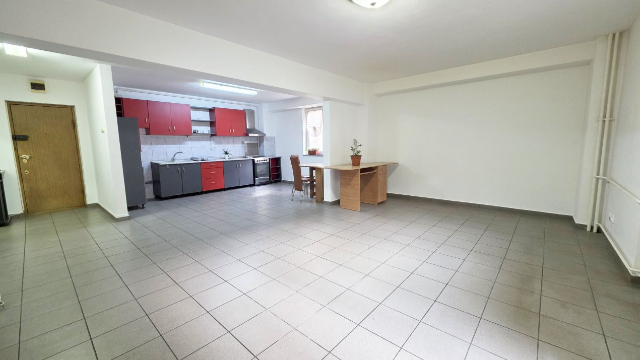 Intr-adevar unic. Apartament cu 3 camere, peste 90 mp, Cernauti