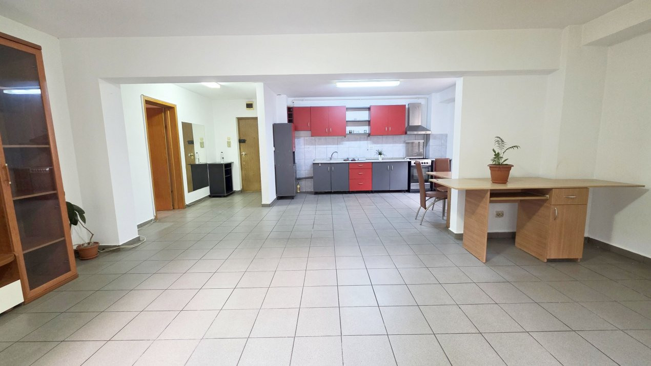 Intr-adevar unic. Apartament cu 3 camere, peste 90 mp, Cernauti