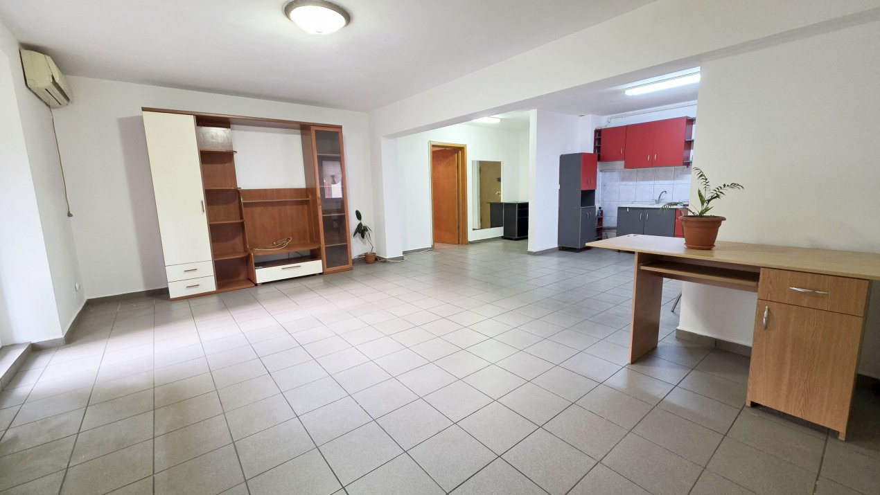 Intr-adevar unic. Apartament cu 3 camere, peste 90 mp, Cernauti