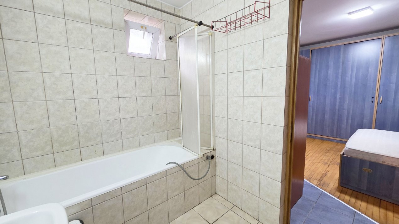 Intr-adevar unic. Apartament cu 3 camere, peste 90 mp, Cernauti