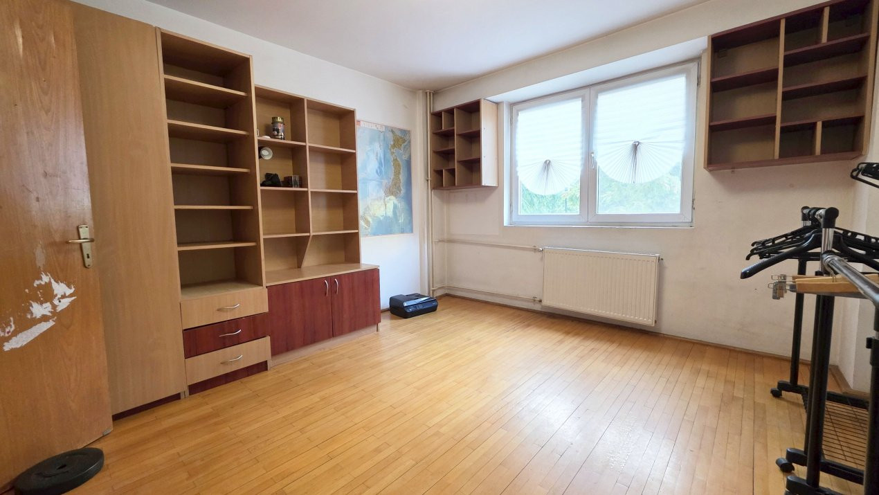 Intr-adevar unic. Apartament cu 3 camere, peste 90 mp, Cernauti