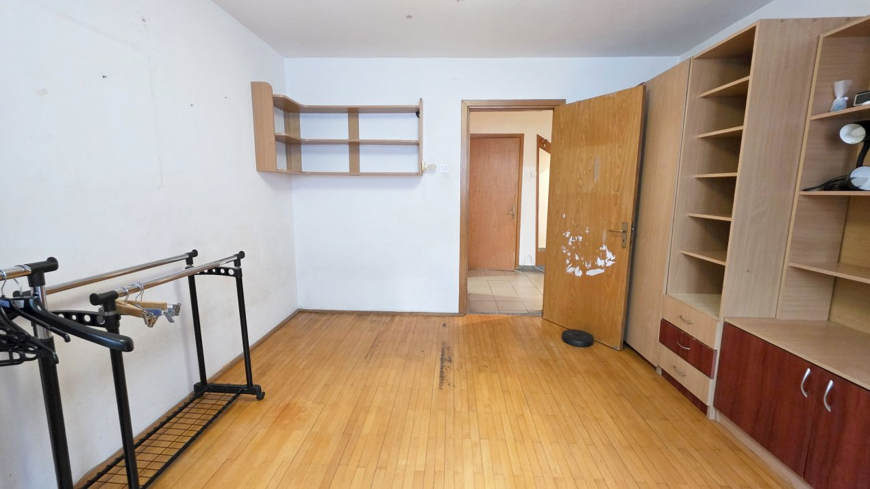 Intr-adevar unic. Apartament cu 3 camere, peste 90 mp, Cernauti