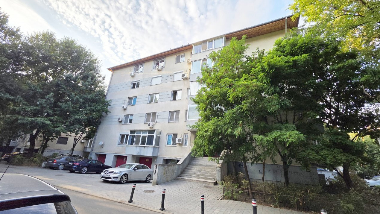Intr-adevar unic. Apartament cu 3 camere, peste 90 mp, Cernauti