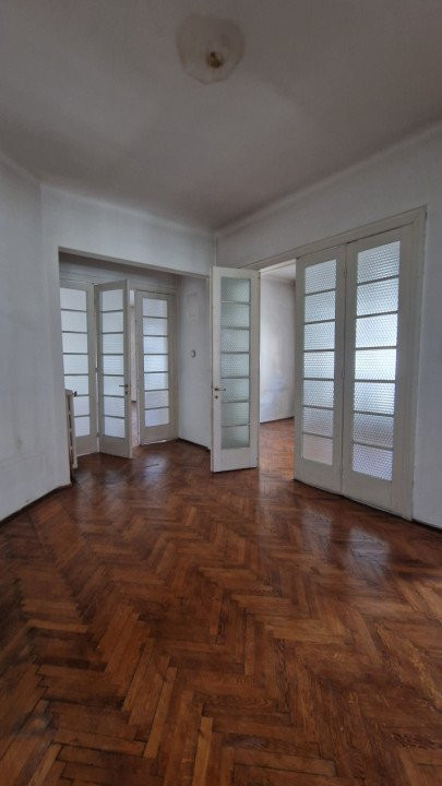 Proprietate deosebită ap 3 camere în casă interbelică, de vanzare in zona Unirii