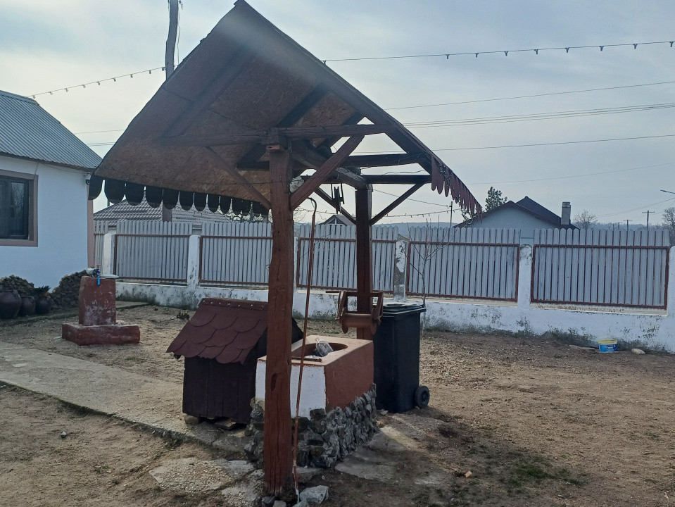 Casă de vânzare în Lunca Corbului – poziție excelentă, teren generos!