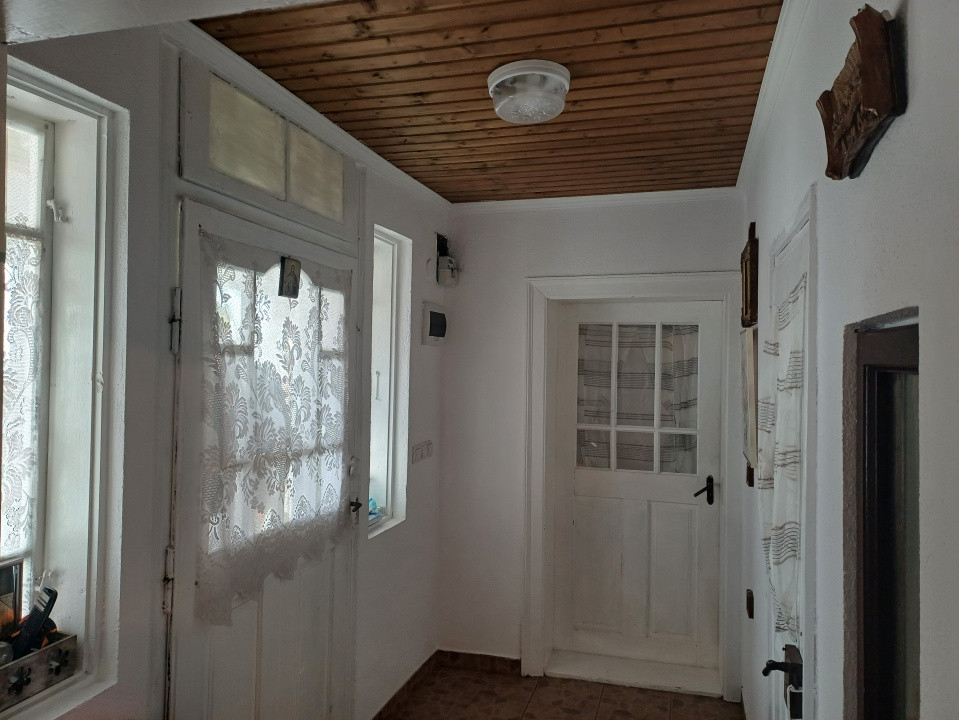 Casă de vânzare în Lunca Corbului – poziție excelentă, teren generos!