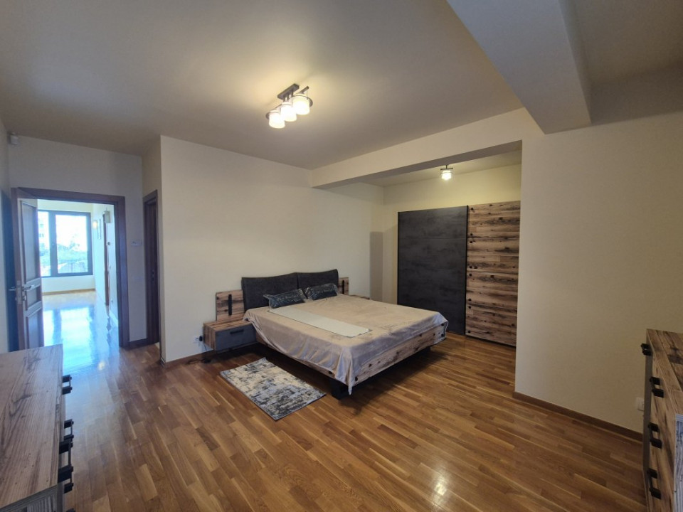 Un penthouse pe doua niveluri – spațiu, lumina și liniște