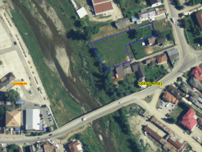 Teren intravilan Domnești, Central lângă Liceu, pe malul Râului