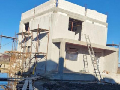 Casă / Vilă 3 camere de vânzare în Albota, zona Centrală