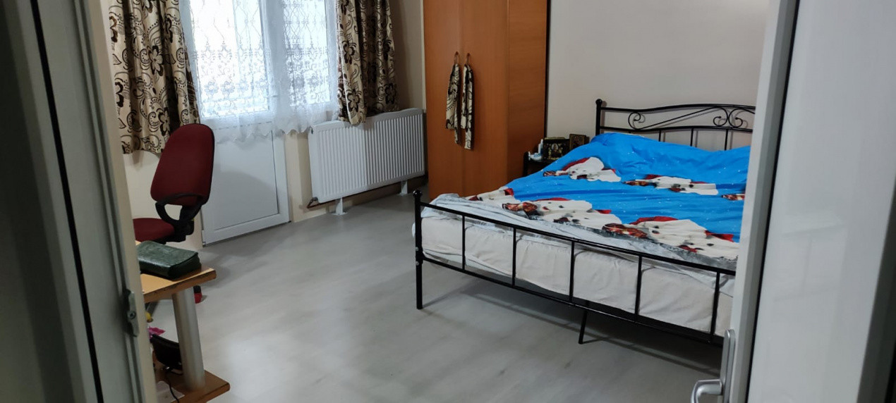 Vilă spațioasă cu garaj, aproape de centrul Bascovului
