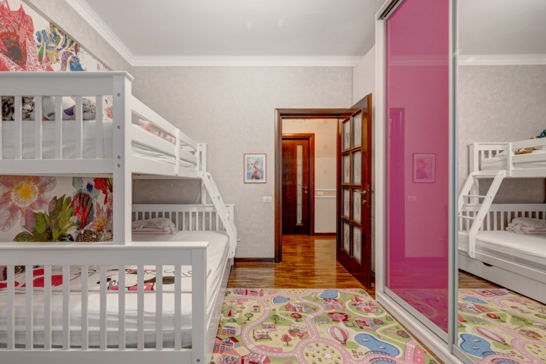 Apartament 170mp utili, 77mp curte și 3 locuri parcare, Parc Bazilescu!