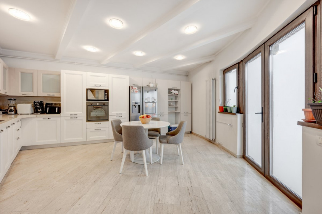 Apartament 170mp utili, 77mp curte și 3 locuri parcare, Parc Bazilescu!