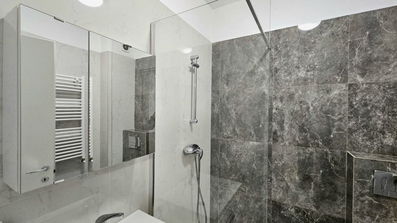 Apartament  - terasa 200 mp-complet cu vedere libera si parcare