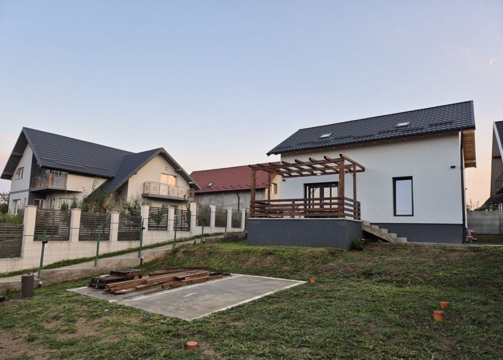 Casă 4 camere, beci și terasa, 128 mp, teren 359 mp – Pitești