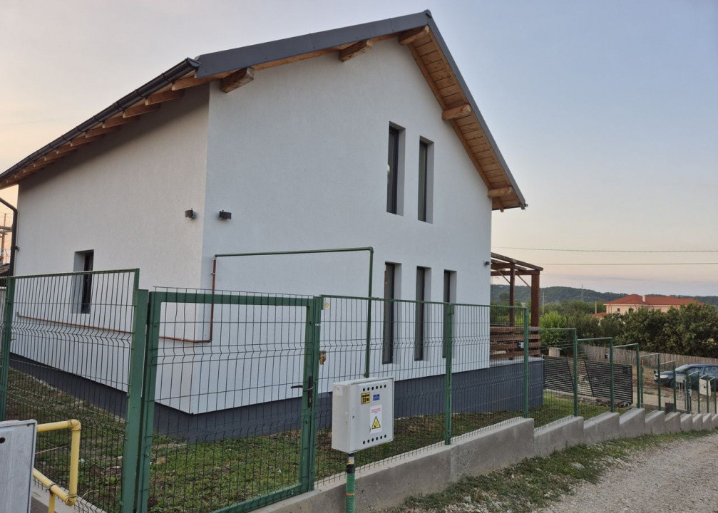 Casă 4 camere, beci și terasa, 128 mp, teren 359 mp – Pitești