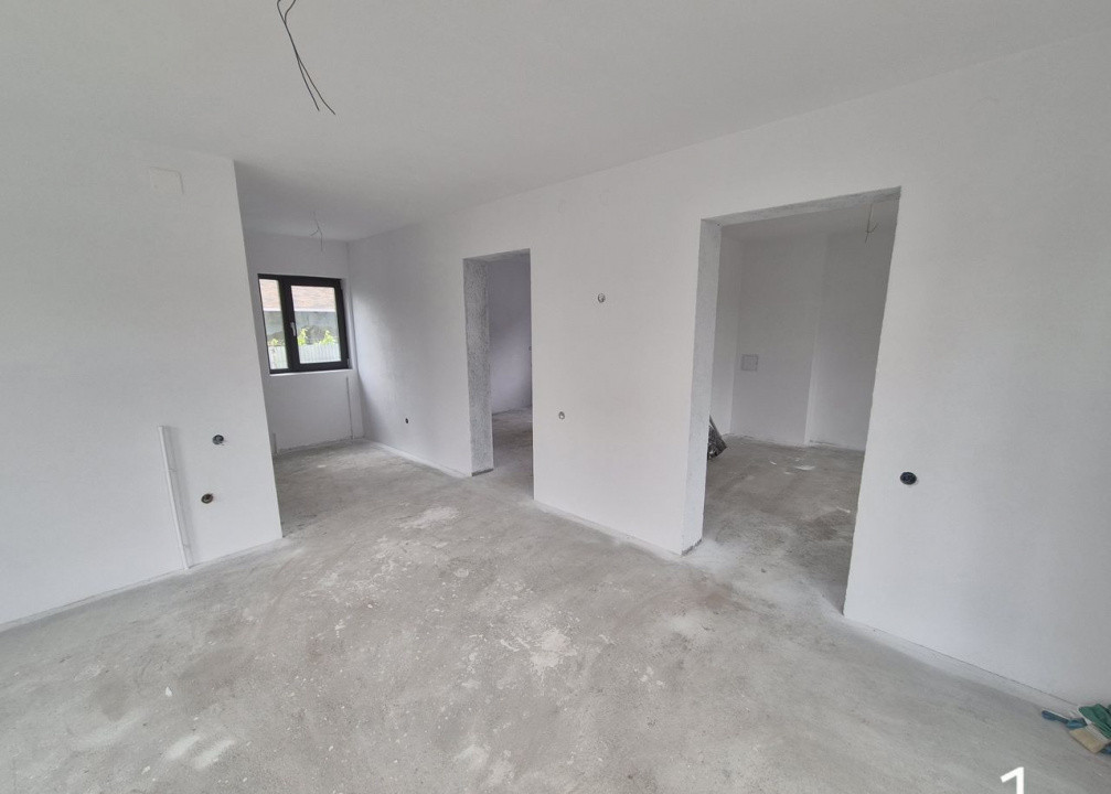 Casă 4 camere, beci și terasa, 128 mp, teren 359 mp – Pitești