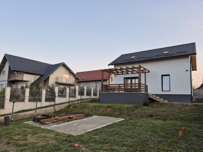Casă 4 camere, beci și terasa, 128 mp, teren 359 mp – Pitești