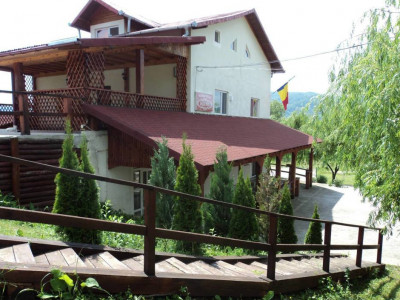 Vila de vacanțe cu prieteni în 9 camere și teren generos în Argeș