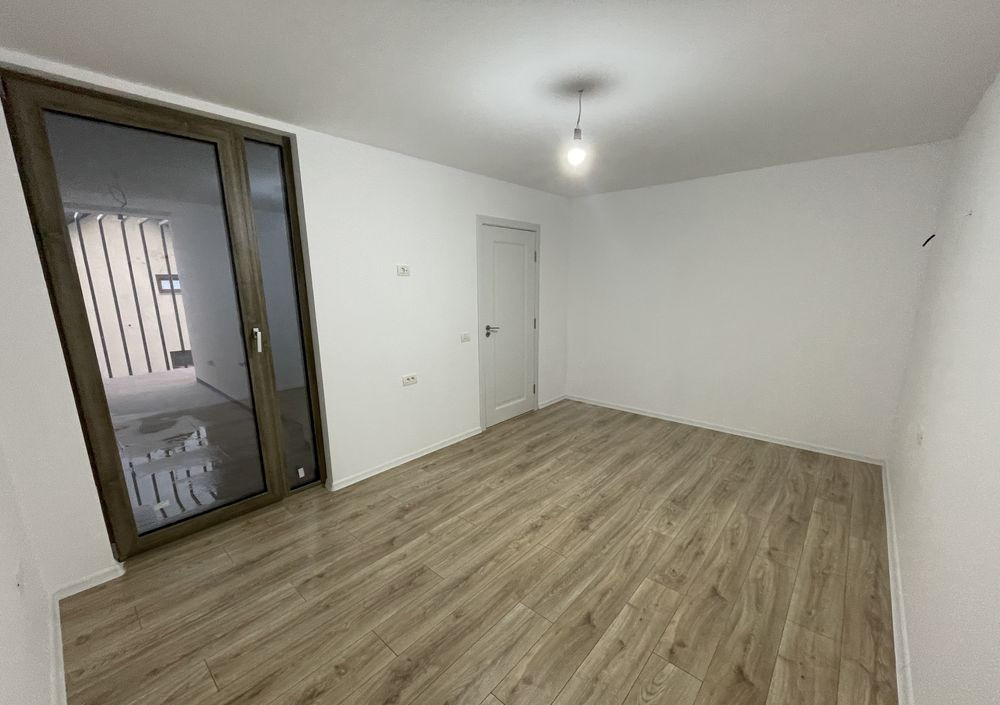 Apartamente 2 camere finalizate, cu grădină și parcare inclusă