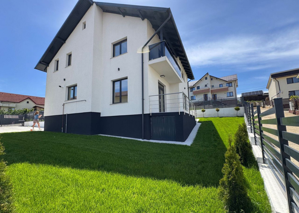 Casă spațioasă și modernă de vânzare în Trivale – panoramă superbă