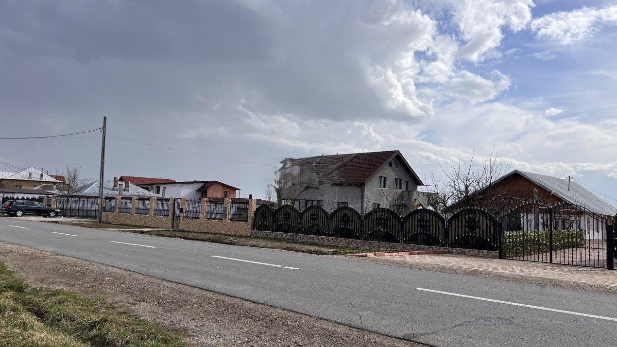 Teren intravilan I Ideal pentru investitie sau rezidential I Toate utilitatile