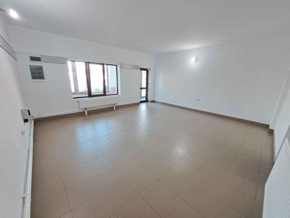 Spatiu Comercial Stradal – Spitalul Mioveni, Bd. Dacia, Racovita