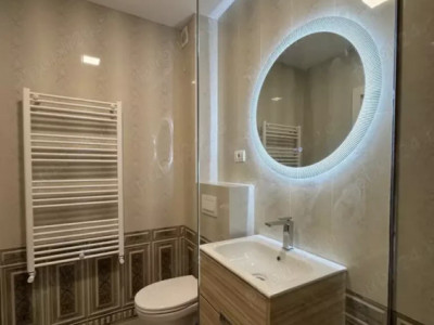 Apartament Nou cu 2 Camere Decomandat, Curte Proprie și Loc de Parcare