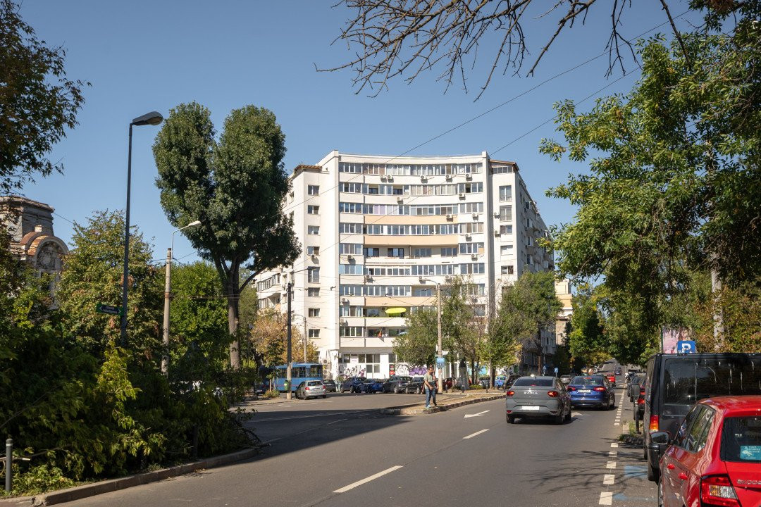 Garsoniera cu vedere spre Parcul Cismigiu - bloc Diham ( MAI)