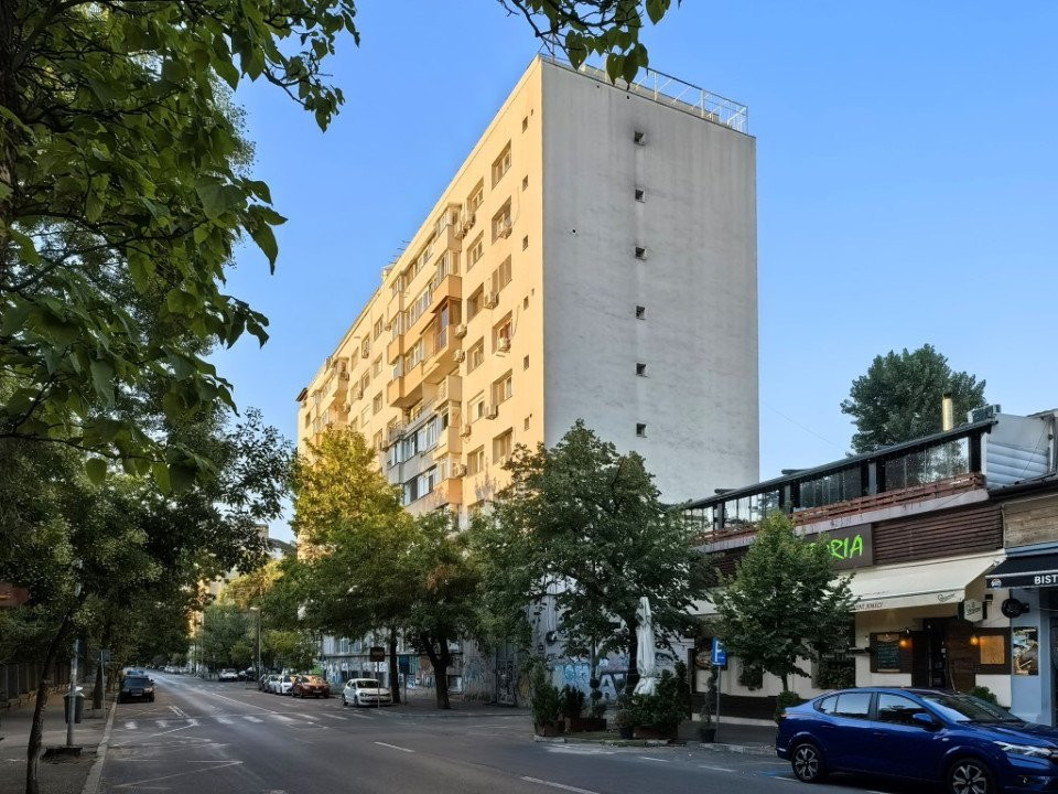 Garsoniera cu vedere spre Parcul Cismigiu - bloc Diham ( MAI)