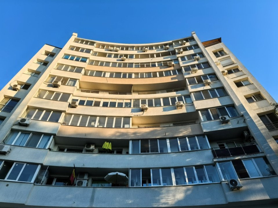 Garsoniera cu vedere spre Parcul Cismigiu - bloc Diham ( MAI)