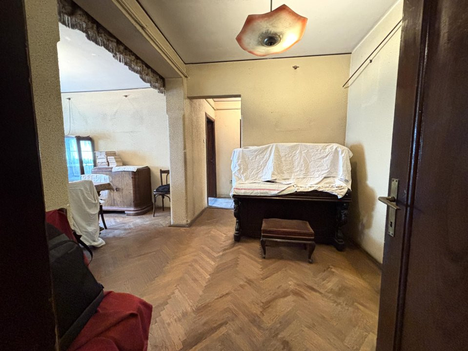 Apartament 3 camere, 86 mp, etaj 1, langa Parcul Carol, de renovat