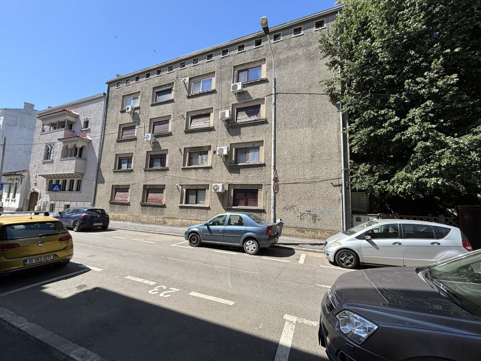 Apartament 3 camere, 86 mp, etaj 1, langa Parcul Carol, de renovat