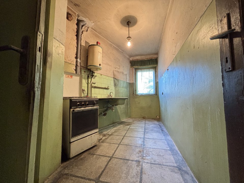 Apartament 3 camere, 86 mp, etaj 1, langa Parcul Carol, de renovat