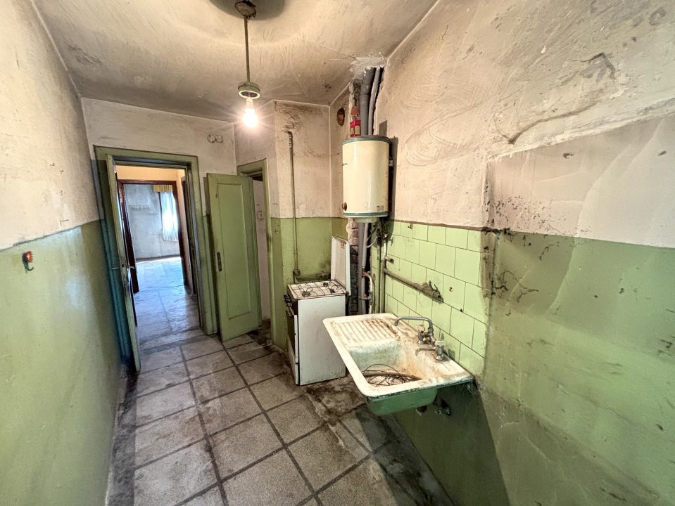 Apartament 3 camere, 86 mp, etaj 1, langa Parcul Carol, de renovat