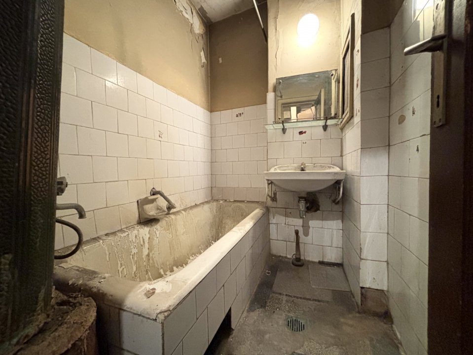 Apartament 3 camere, 86 mp, etaj 1, langa Parcul Carol, de renovat