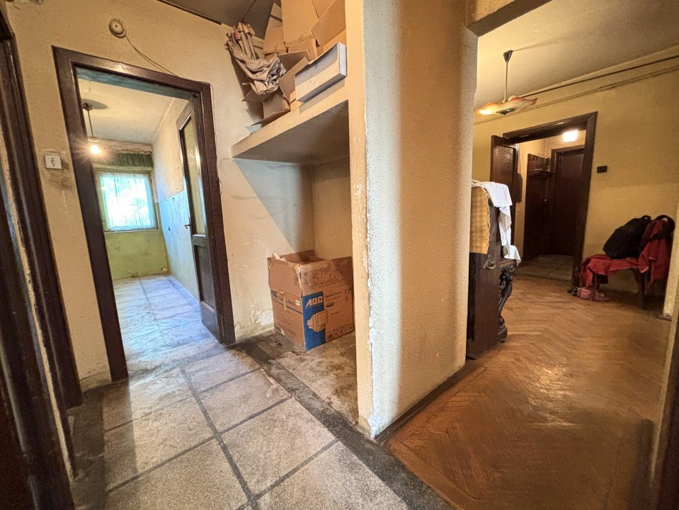 Apartament 3 camere, 86 mp, etaj 1, langa Parcul Carol, de renovat