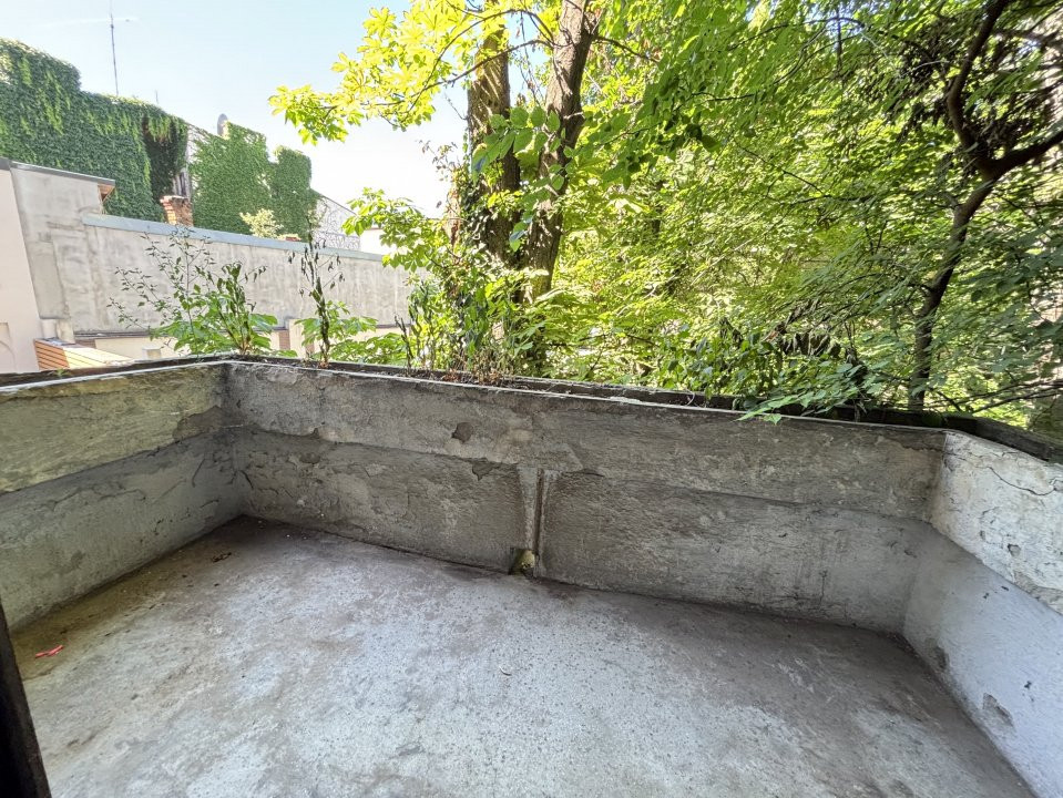 Apartament 3 camere, 86 mp, etaj 1, langa Parcul Carol, de renovat