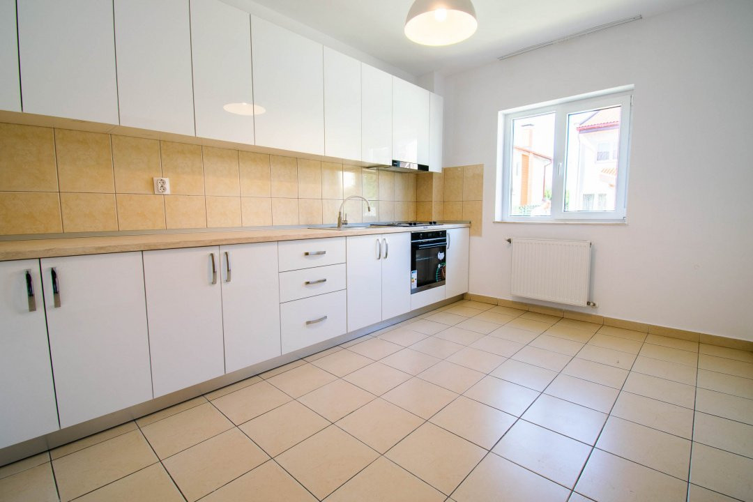 Vila in Cartier Azur-Pipera,3 camere ,teren 234 mp,renovata recent