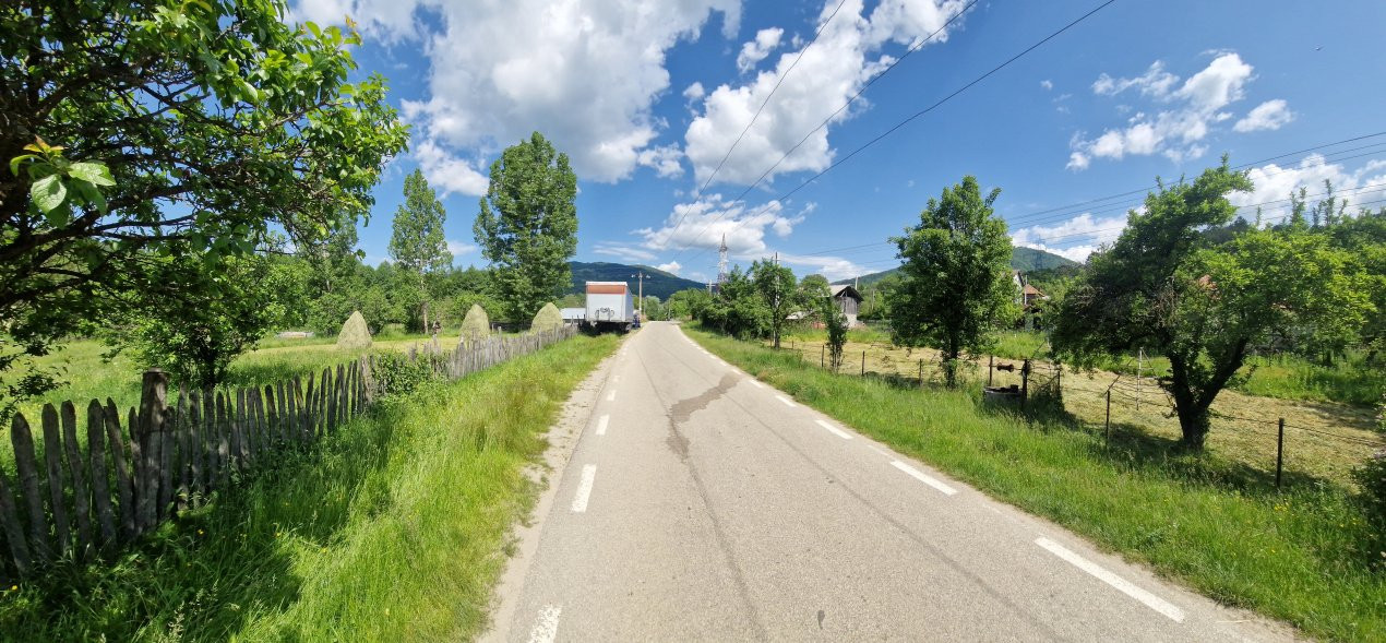Teren de vanzare in judetul Arges, localitatea Arefu 