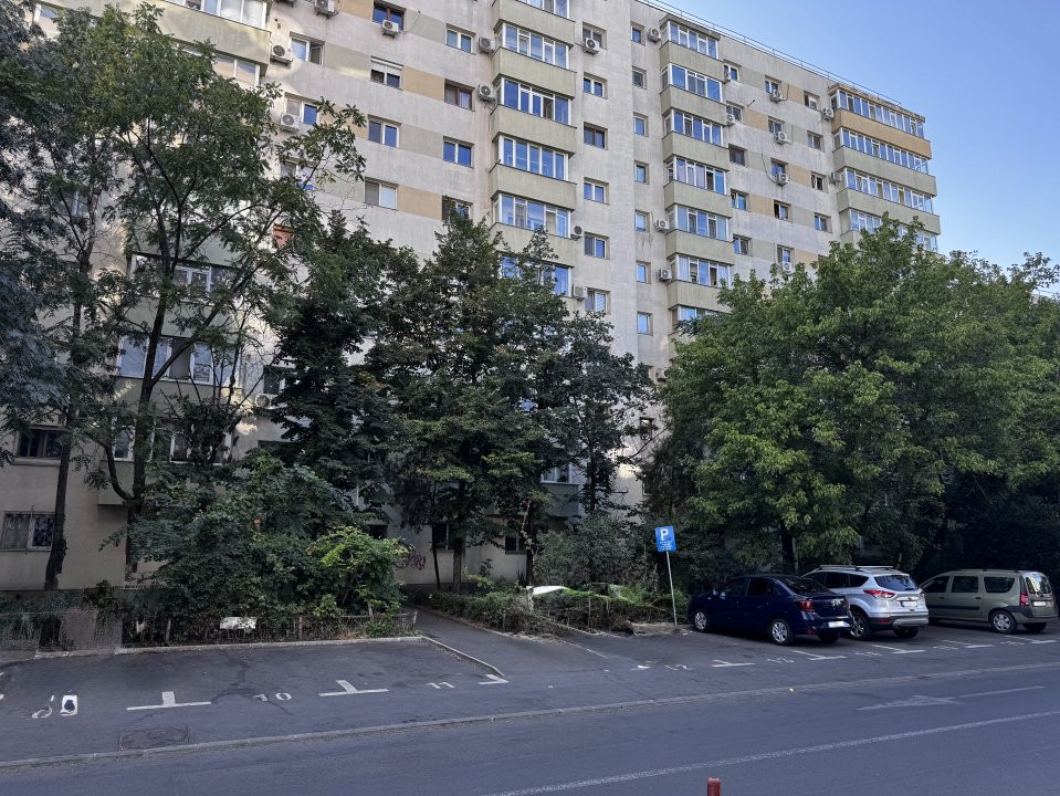 Apartament 2 cam. Stefan cel Mare, bloc 1981, in curs de renovare!