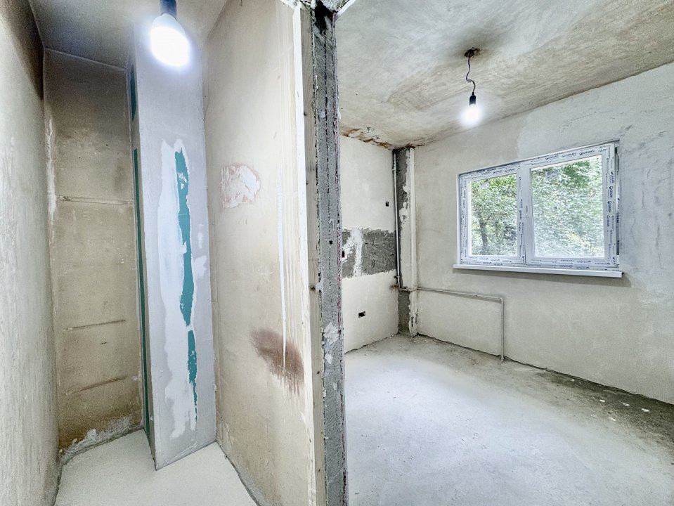 Apartament 2 cam. Stefan cel Mare, bloc 1981, in curs de renovare!
